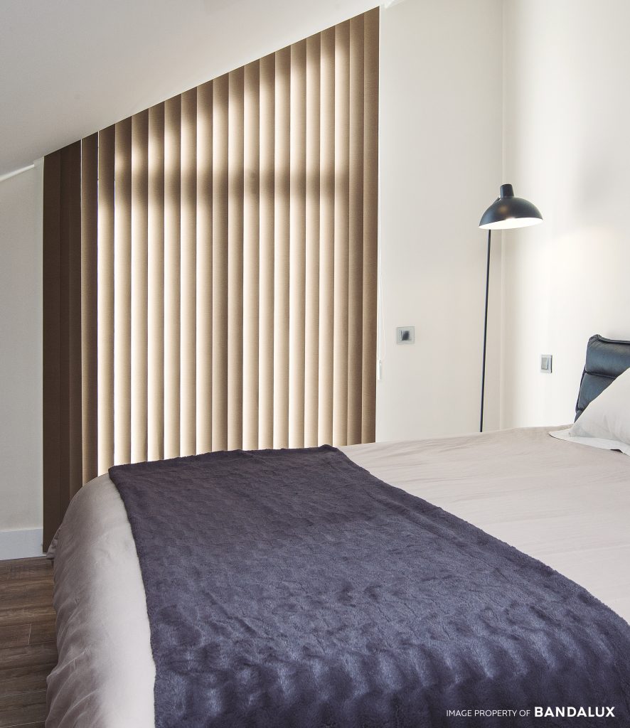 BANDALUX - Store à bandes verticales inclinées