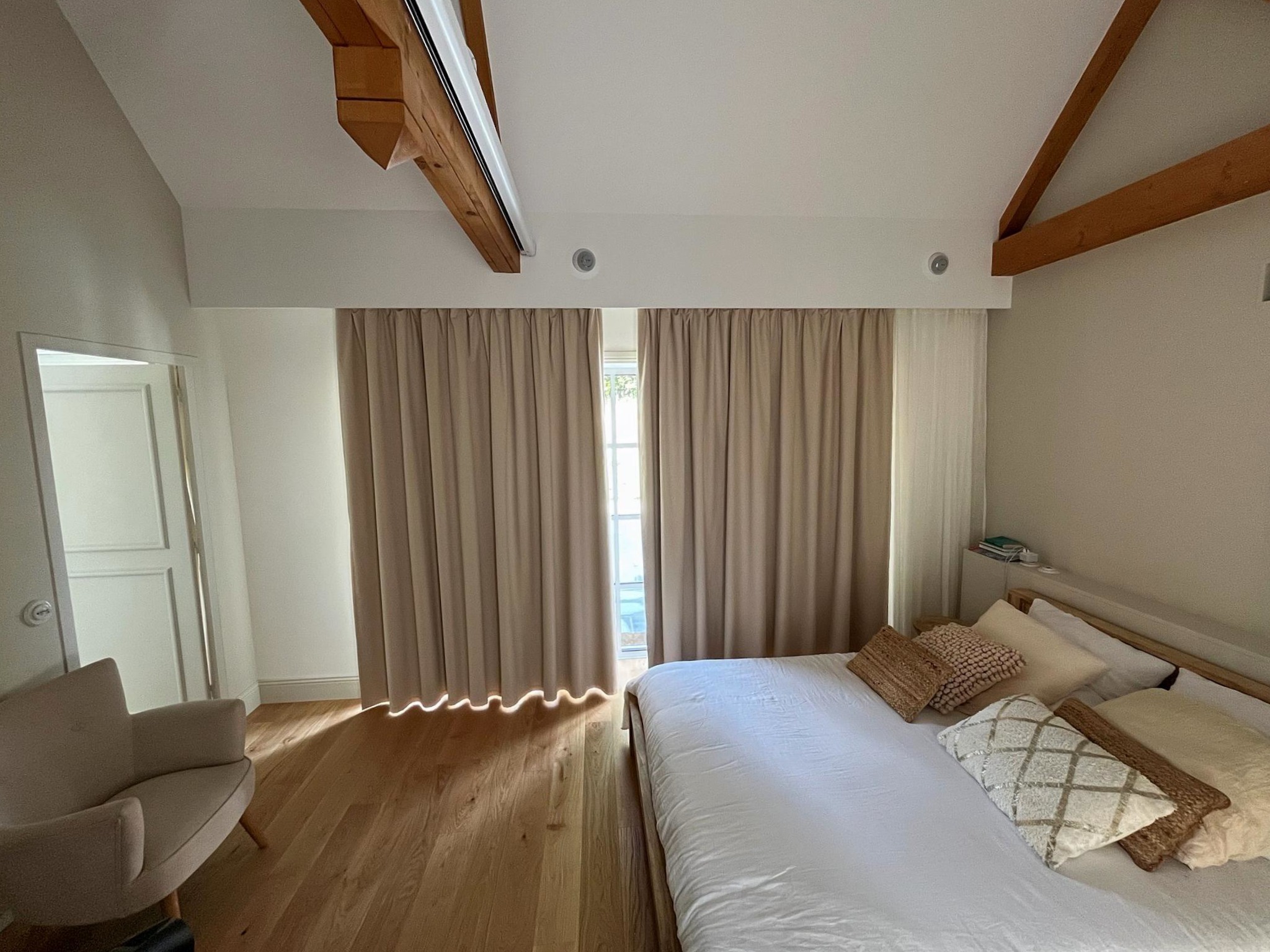 In & Out Architecture Brest - Voilage effet lin et rideau doublé d'un tissu occultant